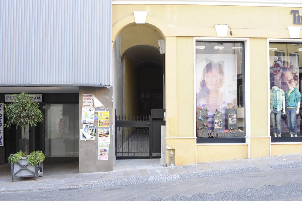 萨萨里 阿祖尼广场18号旅馆酒店 外观 照片